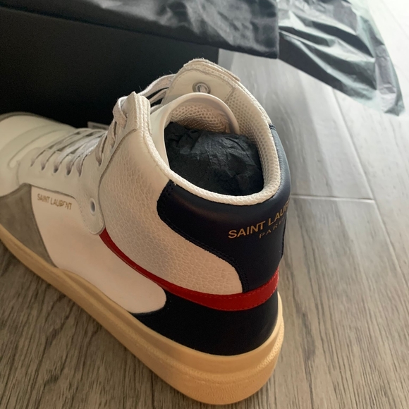 St Laurent - Picture 2 of 2